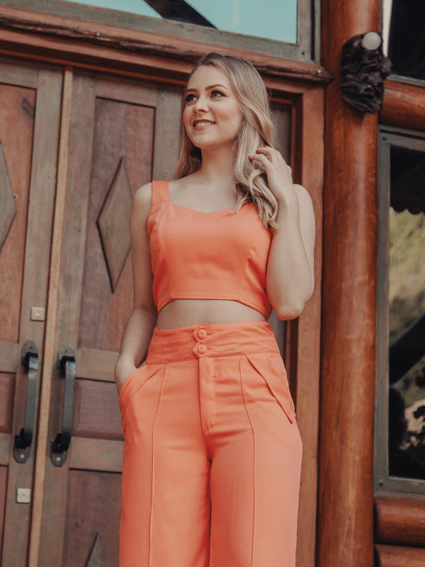 Top Cropped em Viscose. O look perfeito é com nossa Calça Pantalona Viscose. Confira!