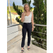 Calça Cigarrete confeccionada em Neocrepe com Elastano. Calça com modelagem justa e cintura alta. Possui bolsos faca. 