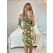 Vestido confeccionado em Viscose, com modelo de camisa. Possui gola, punhos e abotoamento com abertura 100% frontal. 