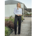 Calça Pantalona em Linho Misto Com Elastano. Calça ampla com corte reto e cintura alta. Possui nervura no comprimento, botão forrado e detalhe de passantes duplos no cós, dois bolsos frontais funcionais e dois bolsos embutidos traseiros. 